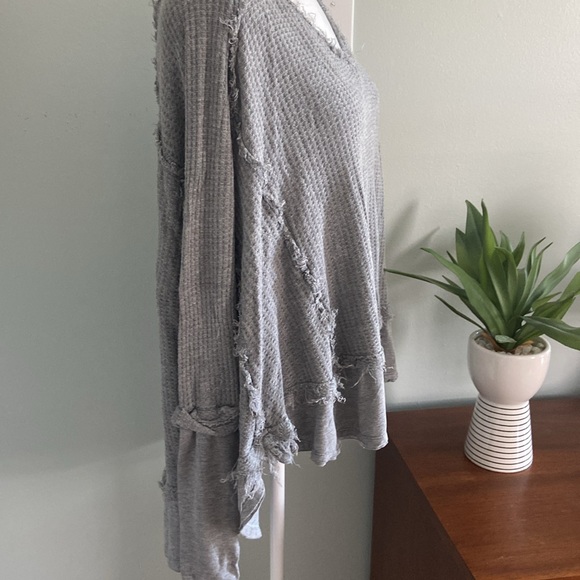 Free People Frayed Hem Oversized V Neck Gray Thermal Size Small - Picture 4 of 9